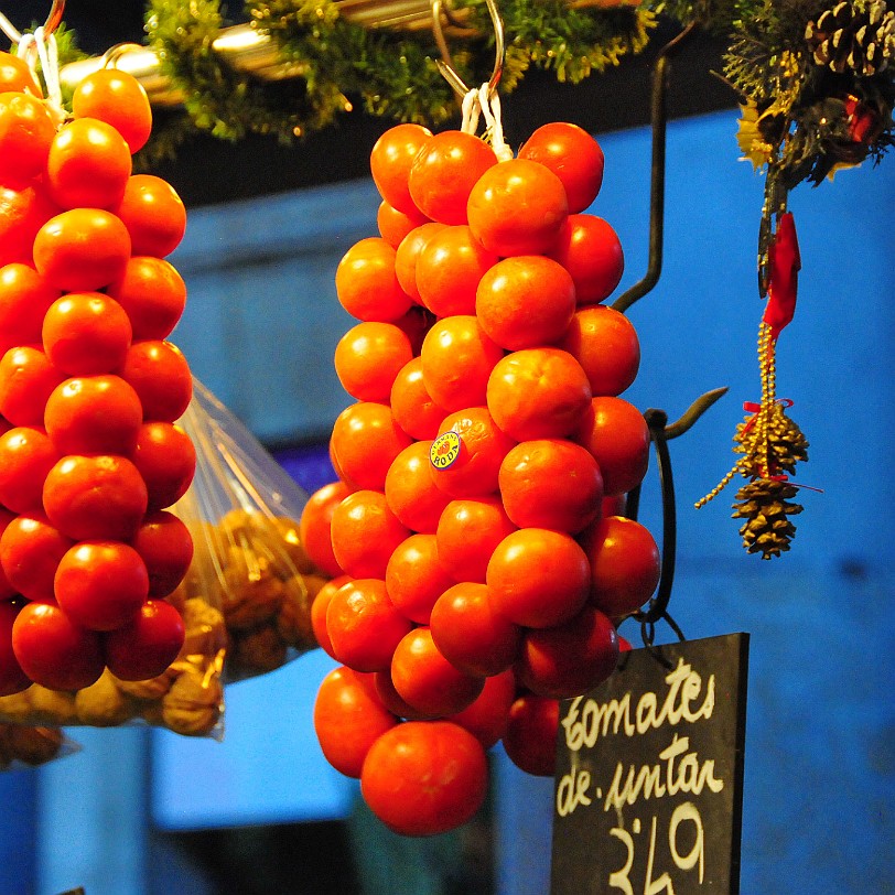 DSC_5742 Die Markthallen des Mercat de la Boqueria  auch Mercat de Sant Josep oder einfach La Boqueria genannt  liegen an der Straße La Rambla in Barcelona