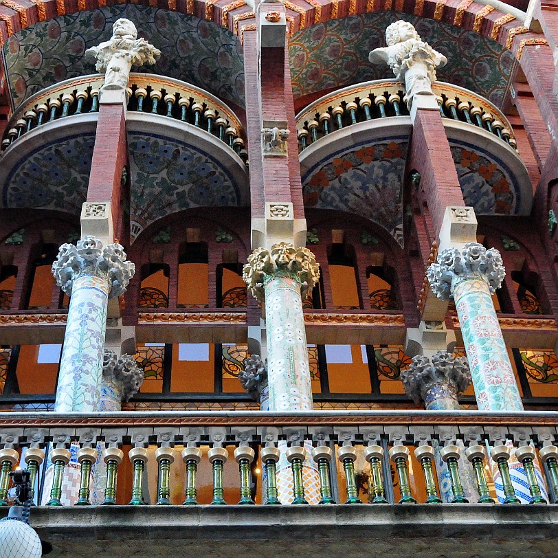 DSC_5981 Der Palau de la Música Catalana (Palast der katalanischen Musik) ist ein Konzertsaal in Barcelona. Er wurde vom katalanischen Architekten Lluís Domènech i...