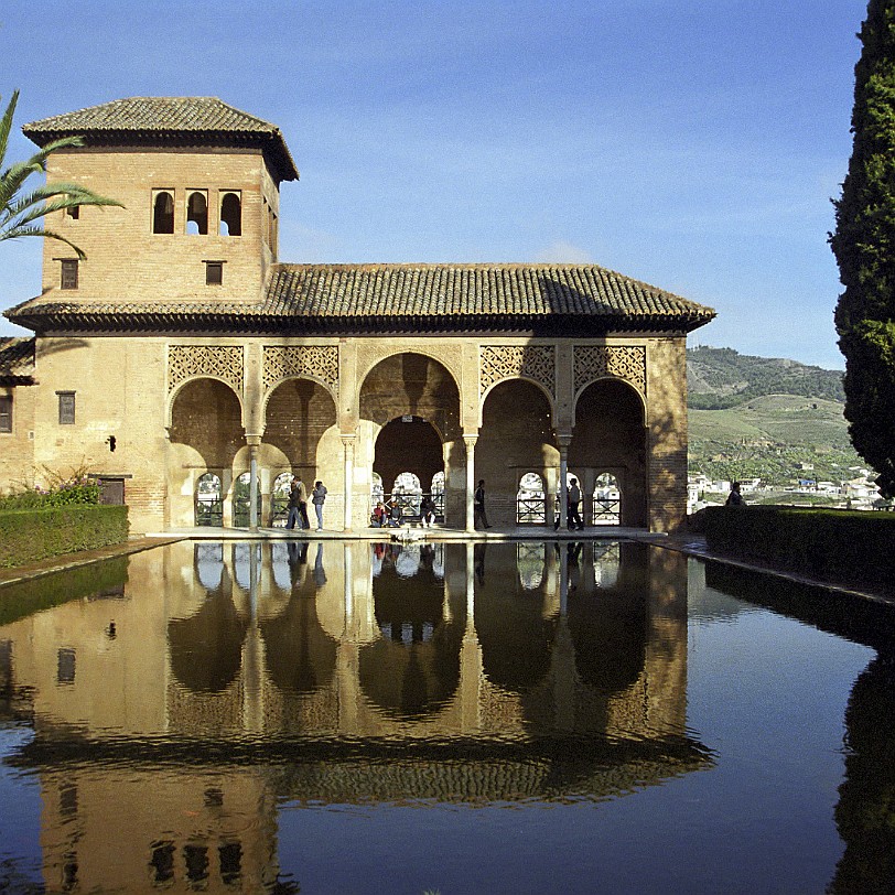 Granada [05] Die bedeutendsten Bauten aus der maurischen Zeit gehören zur Festung Alhambra (von Al-hamra-u: 