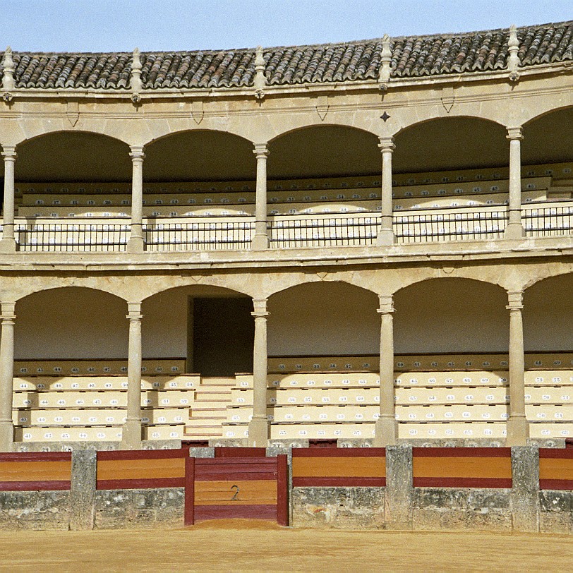 Ronda [57] Vom Architekten José Martin de Aldehuela wurde in den Jahren 1779-1785 die Stierkampfarena, Plaza de Toros, errichtet. Sie ist eine der ältesten und größten...