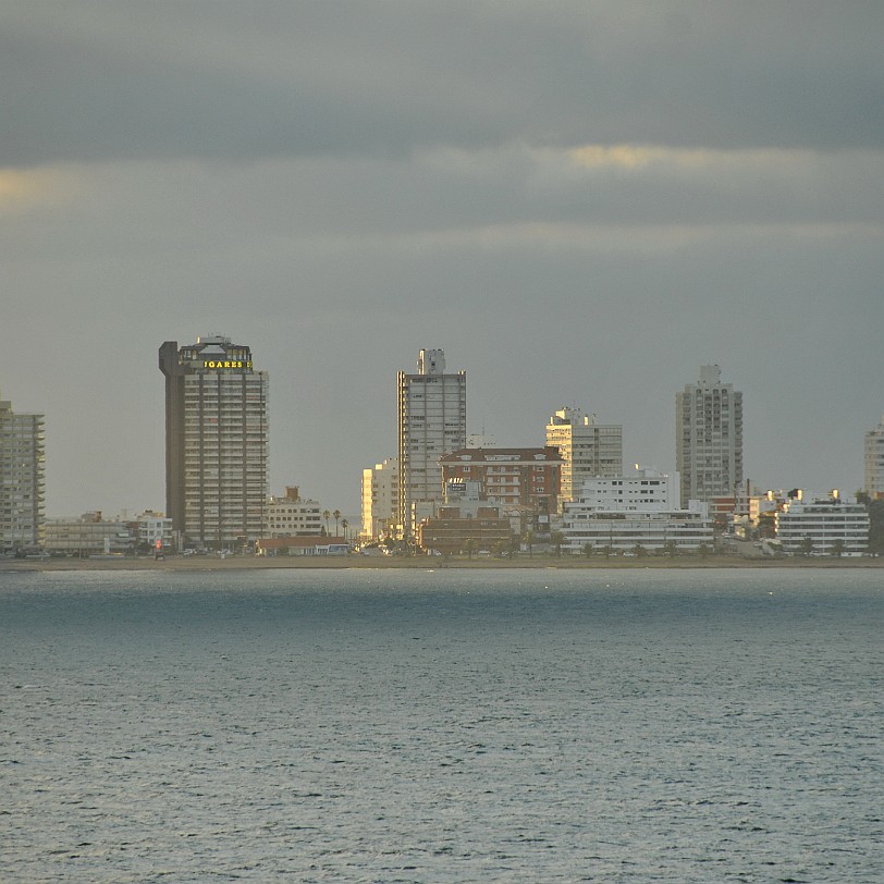 DSC_8852 Uruguay, Punta del Este Der Badeort liegt am Ã¤uÃersten Ende der MÃ¼ndung des Rio de la Plata teilweise auf einer Halbinsel, an deren imaginÃ¤ren VerlÃ¤ngerung...