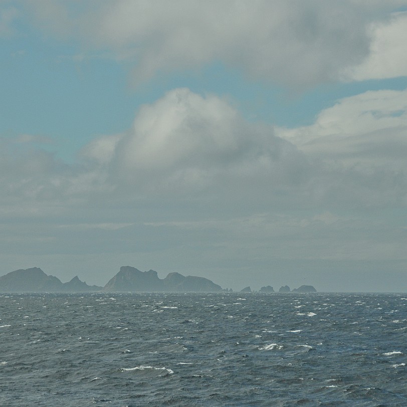 DSC_9308 Chile, Kap Horn Kap Hoorn (span. Cabo de Hornos, engl. Cape Horn) ist eine Landspitze auf der chilenischen Felseninsel Isla Hornos. Kap Hoorn ist, abgesehen von...