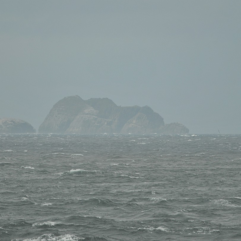 DSC_9318 Chile, Kap Horn Kap Hoorn liegt auf 55Â° 59' sÃ¼dlicher Breite und 67Â° 16' westlicher LÃ¤nge. Die Landspitze liegt auf der zu Chile gehÃ¶renden Felseninsel...