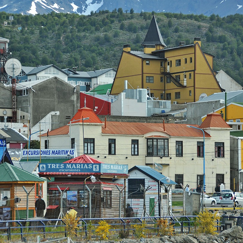 DSC_9520 Argentinien, Ushuaia Ushuaia zeigt in ihrer alten Architektur eine Verbindung zu ihrer Geschichte. Viele europÃ¤ische Expeditionen sind zur Erforschung des...