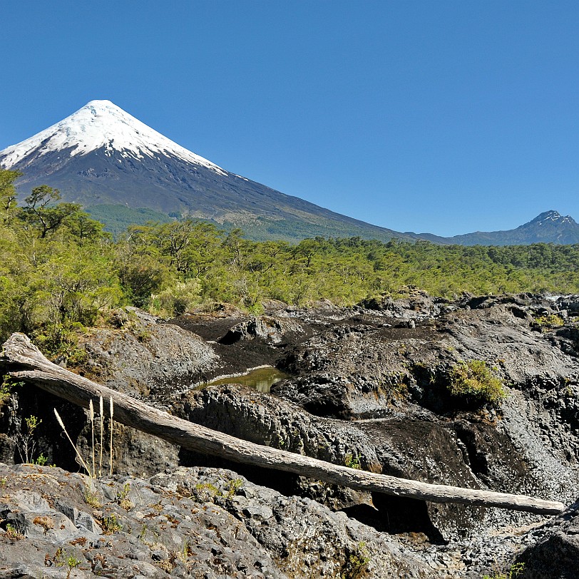 DSC_9952 Chile, Puerto Montt Der Calbuco ist seit 1837 neunmal ausgebrochen. Der letzte Ausbruch erfolgte 1972. Eine der stÃ¤rksten Eruptionen in SÃ¼dchile fand...