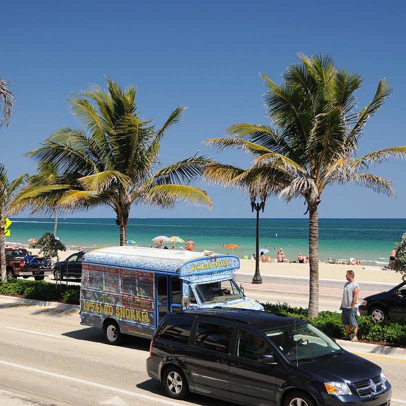 DSC_8461 Fort Lauderdale, Florida, USA Die Action findet entlang des Atlantic Boulevard und seiner Beach Promenade statt  beide sind bei Spaziergängern, Radlern und...