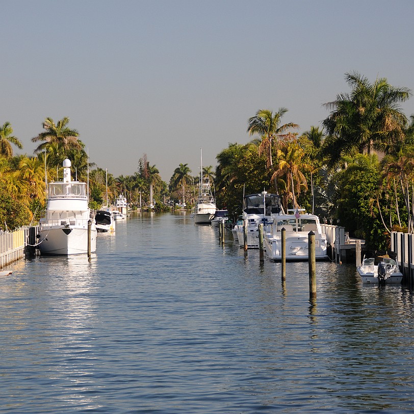 DSC_8530 Fort Lauderdale, American Venetia, Florida, USA Die Kanalanlagen weisen immerhin eine Gesamtlänge von mehr als 400 km auf. Der Verkehr auf diesen Kanälen wird...