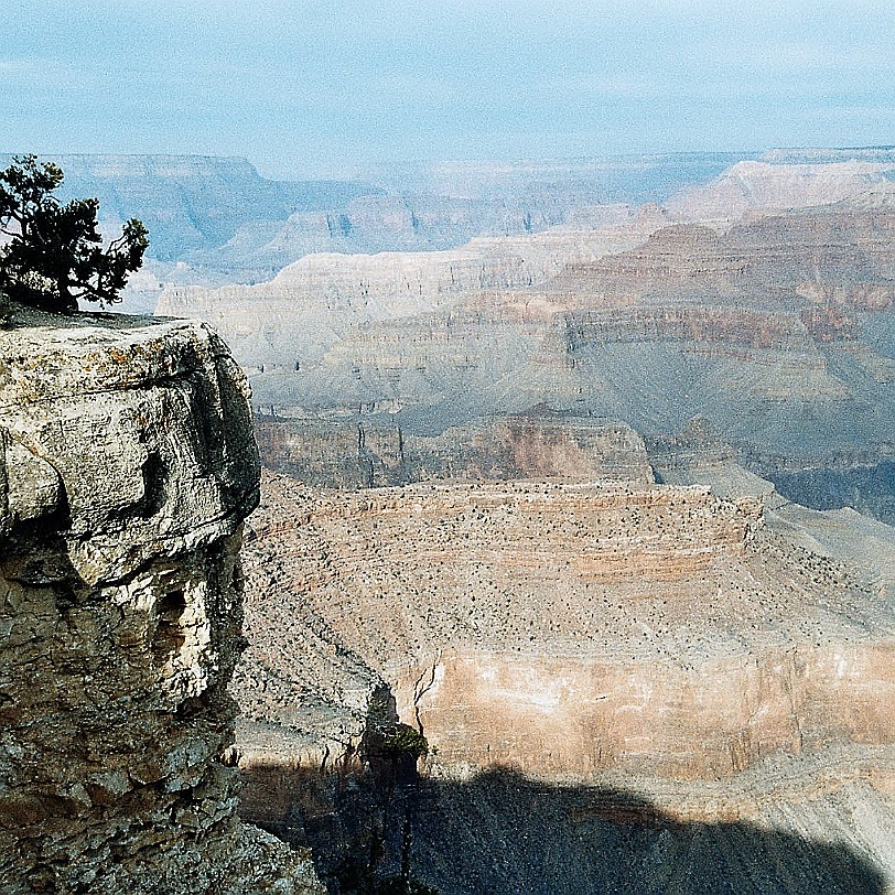 767 USA, Arizona, Grand Canyon Der Grand Canyon wurde durch García López de Cárdenas aus Spanien erstmals von einem Europäer gesichtet, der im Auftrag des Eroberers...