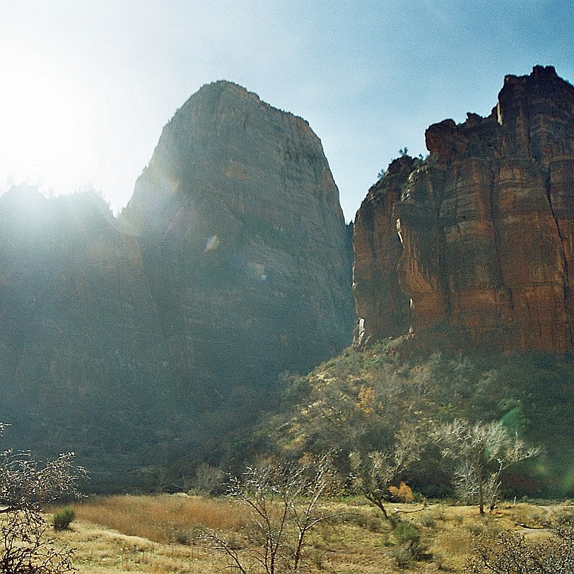 878 USA, Utah, Zion Nationalpark Um 1850 drangen erste mormonische Farmer und Baumwollpflanzer aus Salt Lake City in die Region rund um den Virgin River ein und...