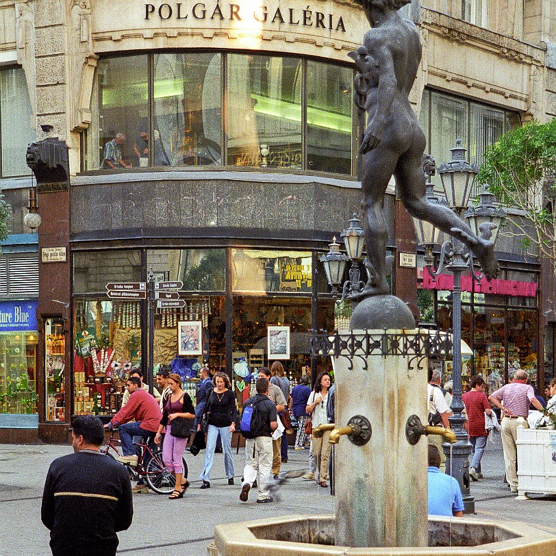 Budapest 2000 [0013]