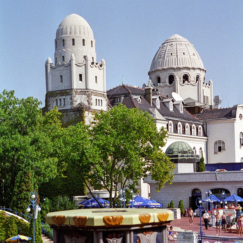 Budapest 2000 [0039]