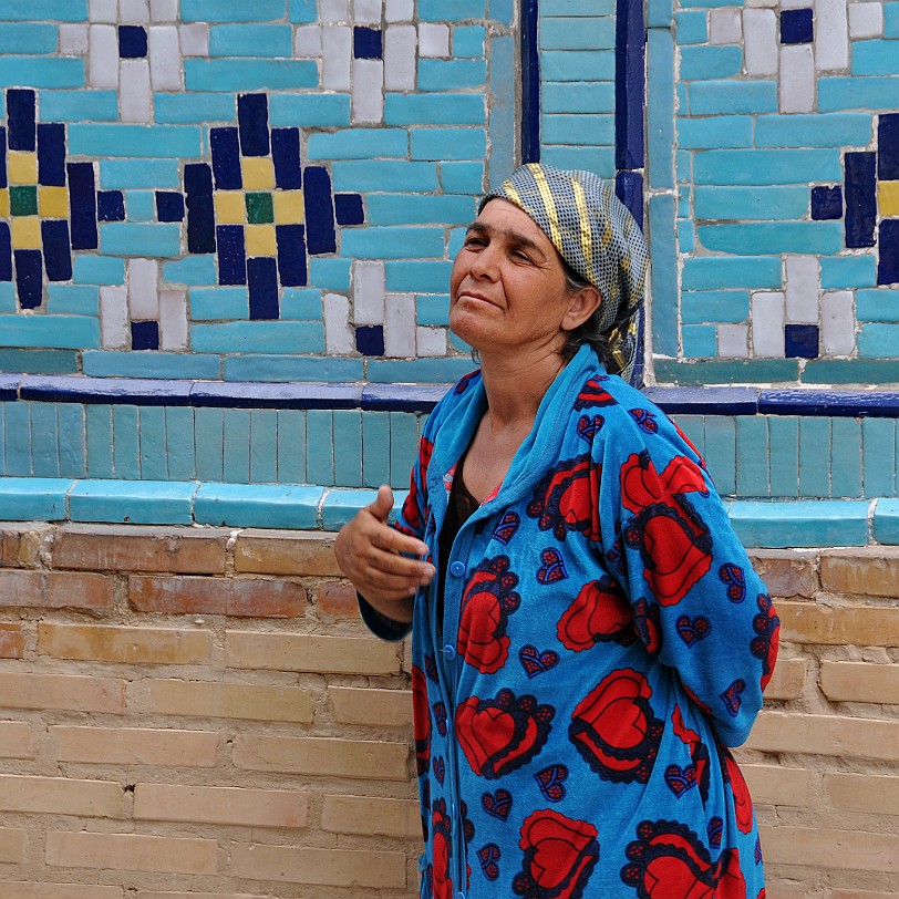 2012-05 Usbekistan [232] Das Ensemble Schachi  Zinda zeigt die ganze Geschichte der architektonischen Entwicklung der Meister Samarkands und des ganzen Mittel Asiensbildlich. Die...