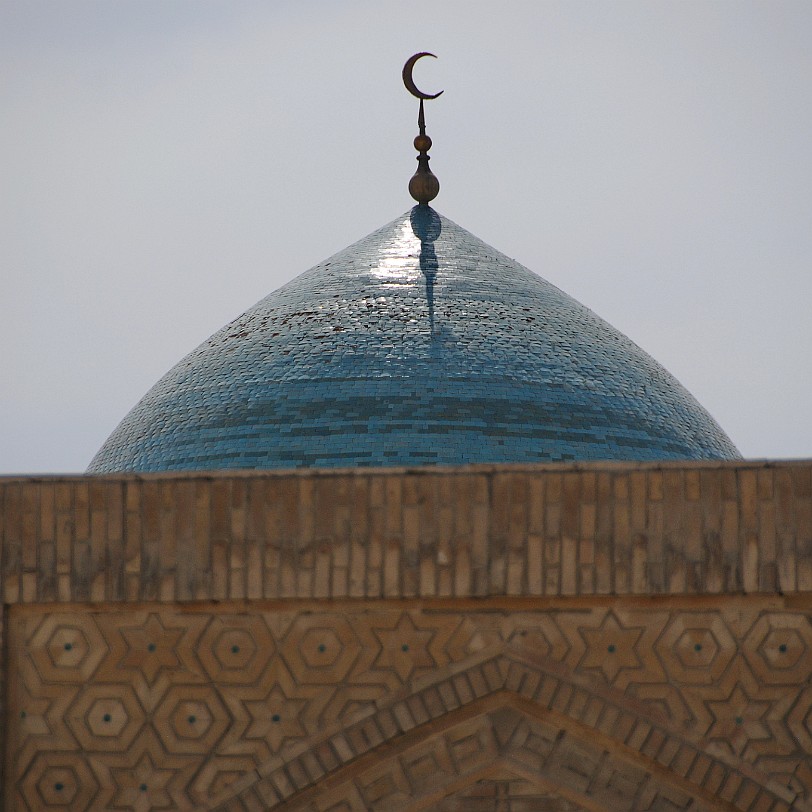 2012-05 Usbekistan [490] Buchara, Usbekistan, Kalan Moschee Neben der Hauptstrassenkreuzung des Schachristan befindet sich das zentrale Ensemble in Buchara Poi Kalan, dessen Übersetzung...