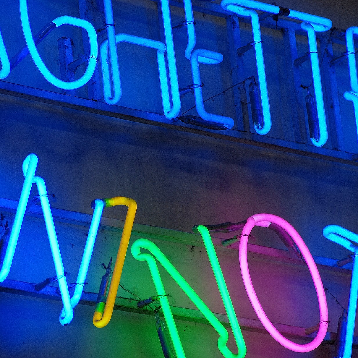 DSC_0623 Florenz; Toskana; Italien; Neon; Leuchtreklame; Markthalle